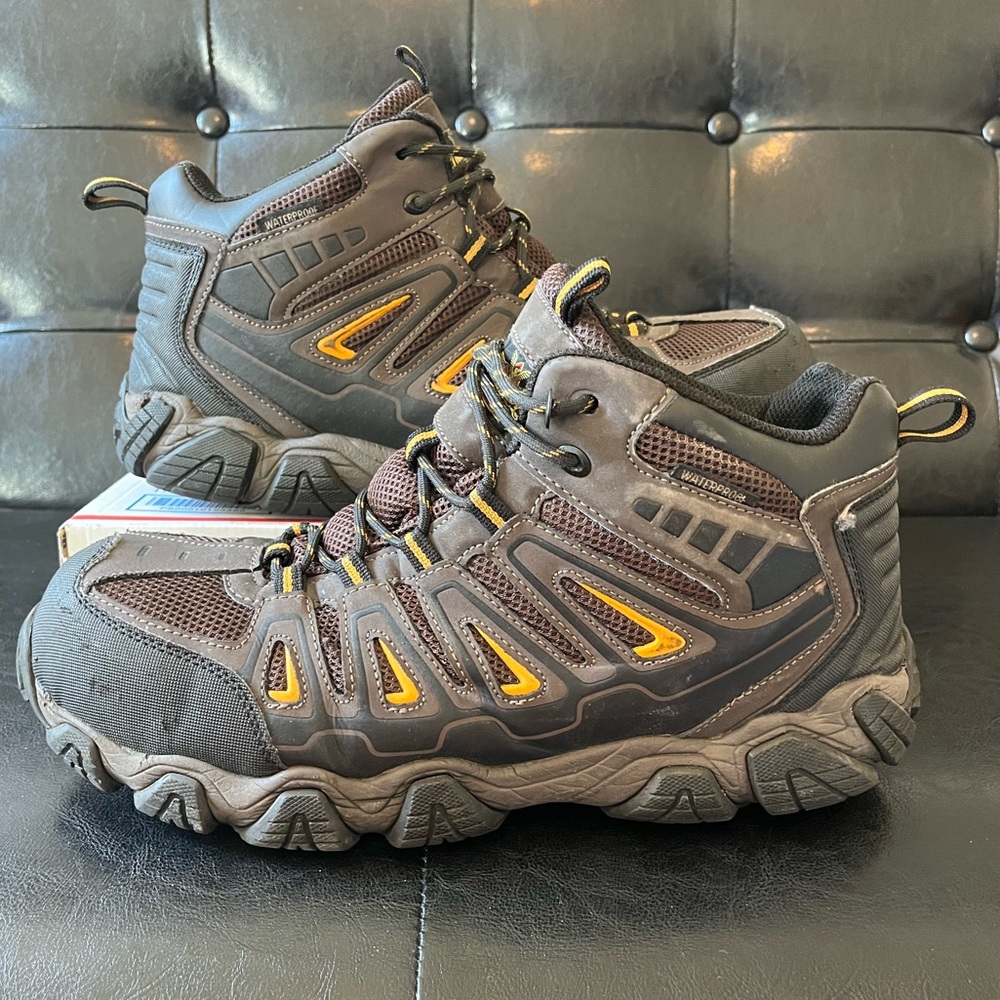 Thorogood Crosstrex Series Waterproof-Safety‎ Toe-Mid Cut Hiker